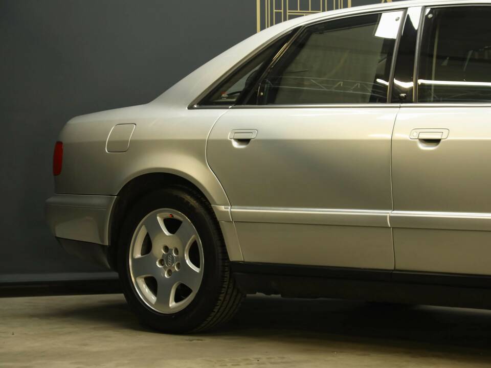 Immagine 13/50 di Audi A8 4.2 quattro (1995)