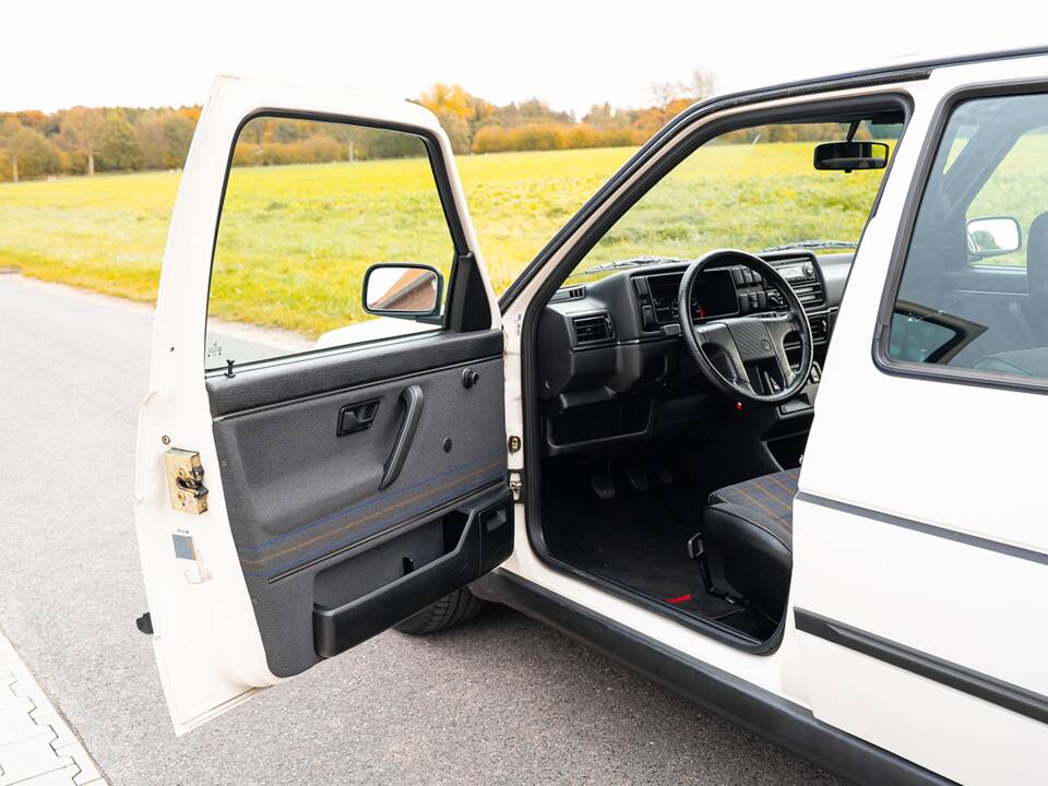 Image 15/48 de Volkswagen Golf Mk II GTi 16V 1.8 (1990)