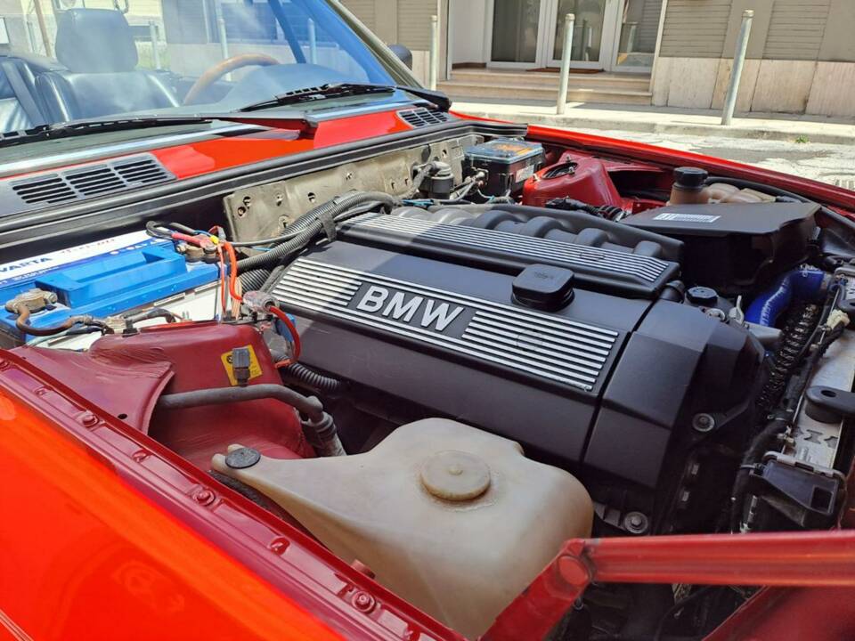 Immagine 12/50 di BMW 320i (1989)