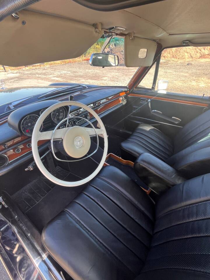 Image 4/16 of Mercedes-Benz 300 SEL (1968)