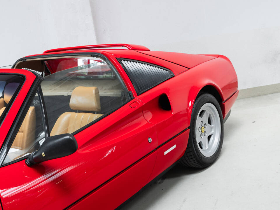 Bild 25/38 von Ferrari 328 GTS (1987)