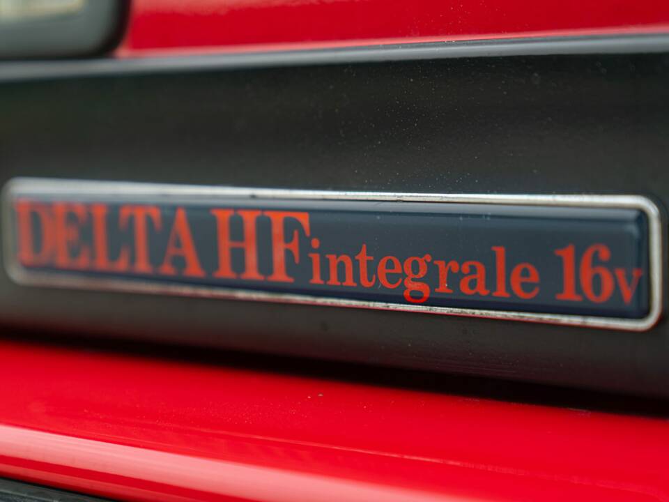 Image 9/50 of Lancia Delta HF Integrale 16V (1989)