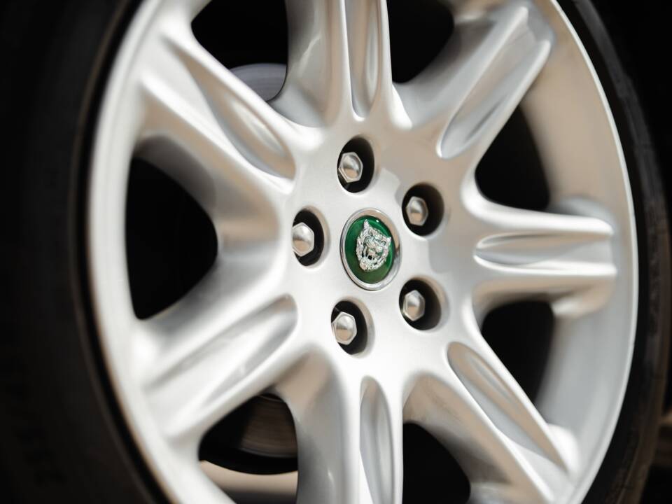 Image 18/42 of Jaguar XK8 4.0 (1999)