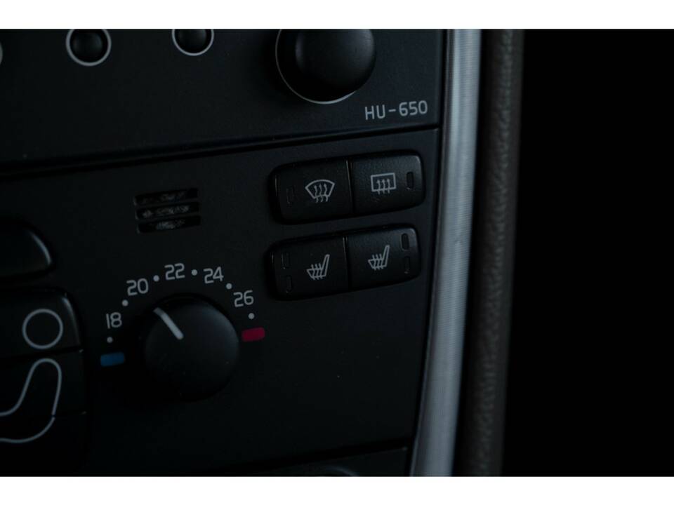 Image 38/43 of Volvo V 70 2.4 (2007)