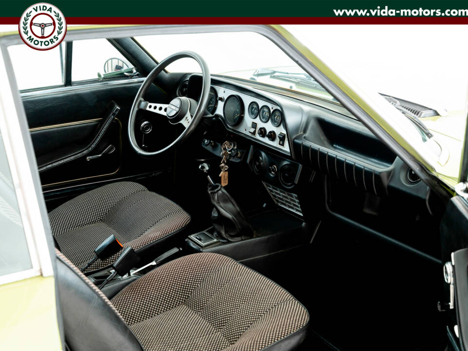 Image 8/17 of FIAT 124 Sport Coupe (1975)