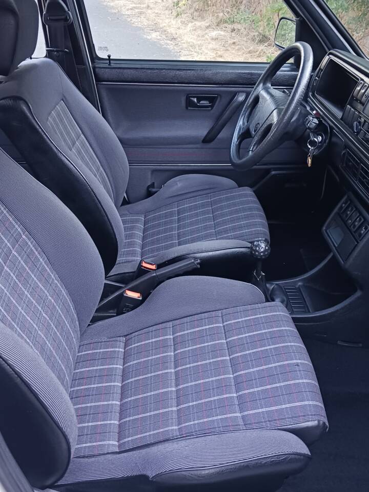 Bild 39/63 von Volkswagen Golf II GTi 1.8 (1989)