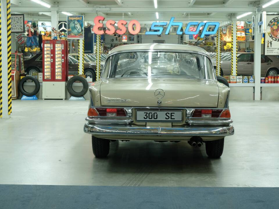 Image 11/50 of Mercedes-Benz 300 SE (1964)