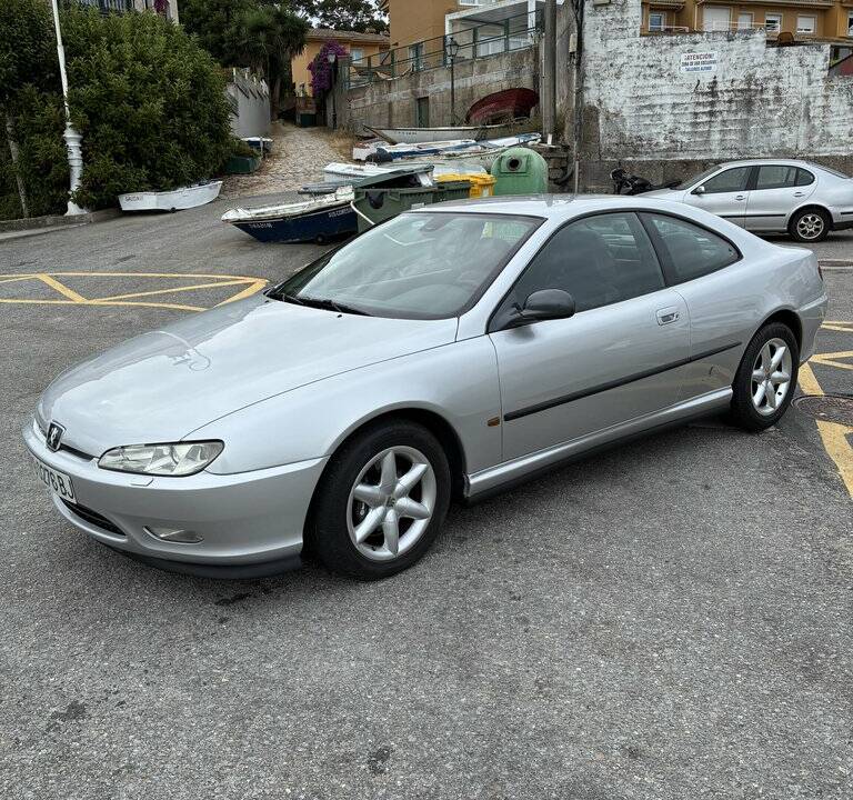 Imagen 1/8 de Peugeot 406 Coupé 3.0 V6 (1998)