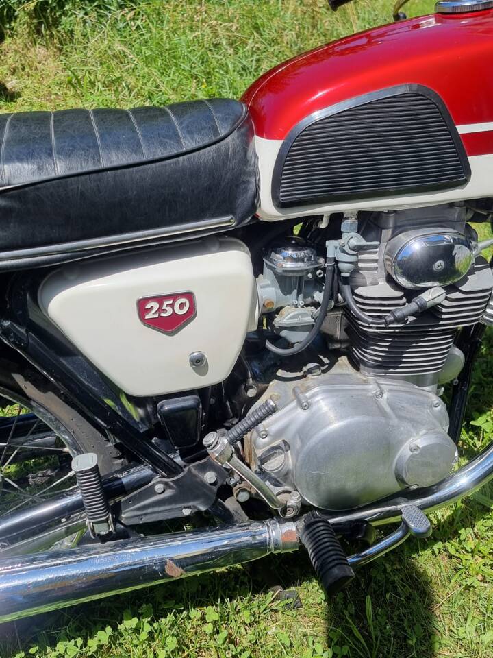 Image 8/63 of Honda CB 250 K2 (1970)
