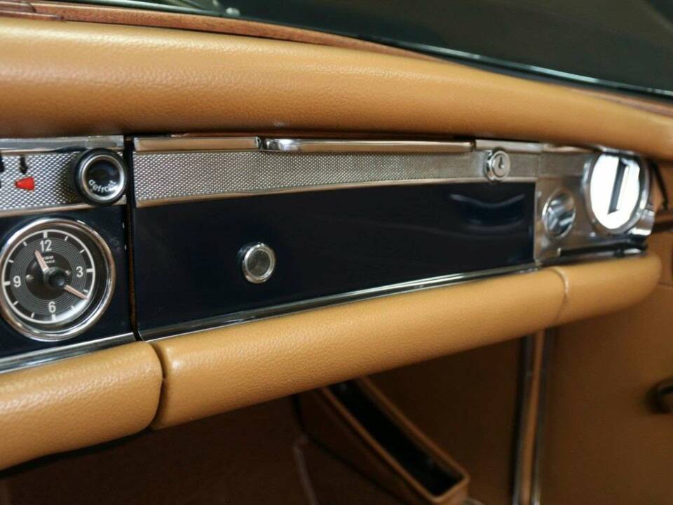 Image 16/30 of Mercedes-Benz 280 SL (1968)