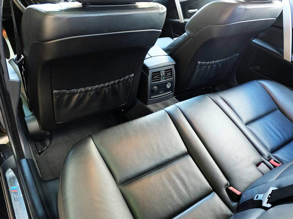 Image 34/51 of BMW M5 (2007)
