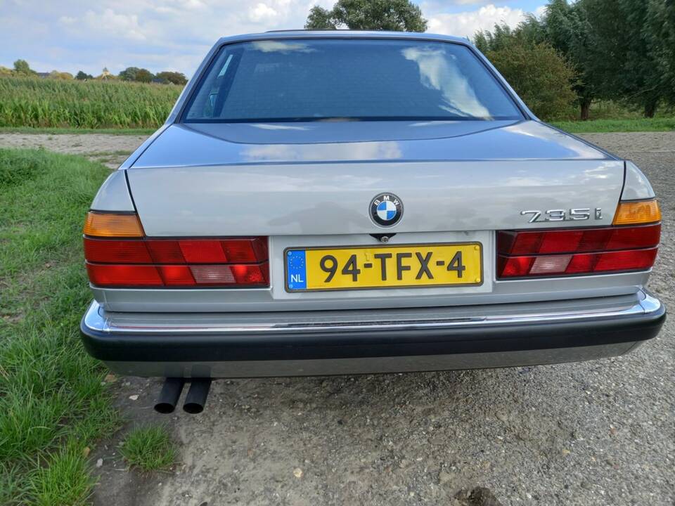 Bild 8/8 von BMW 735i (1987)
