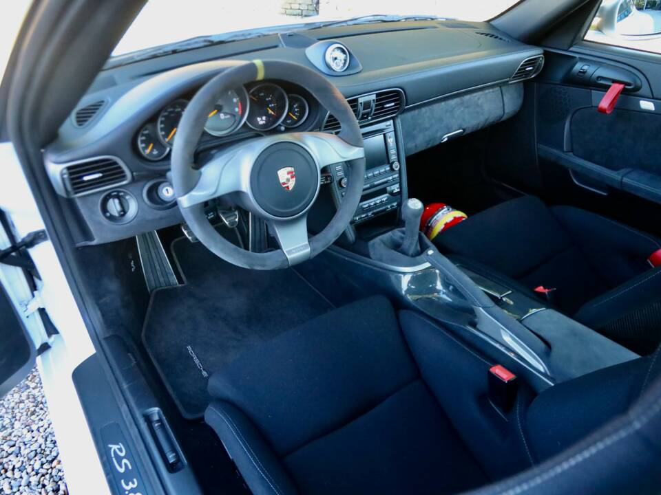 Image 21/50 de Porsche 911 GT3 RS (2010)
