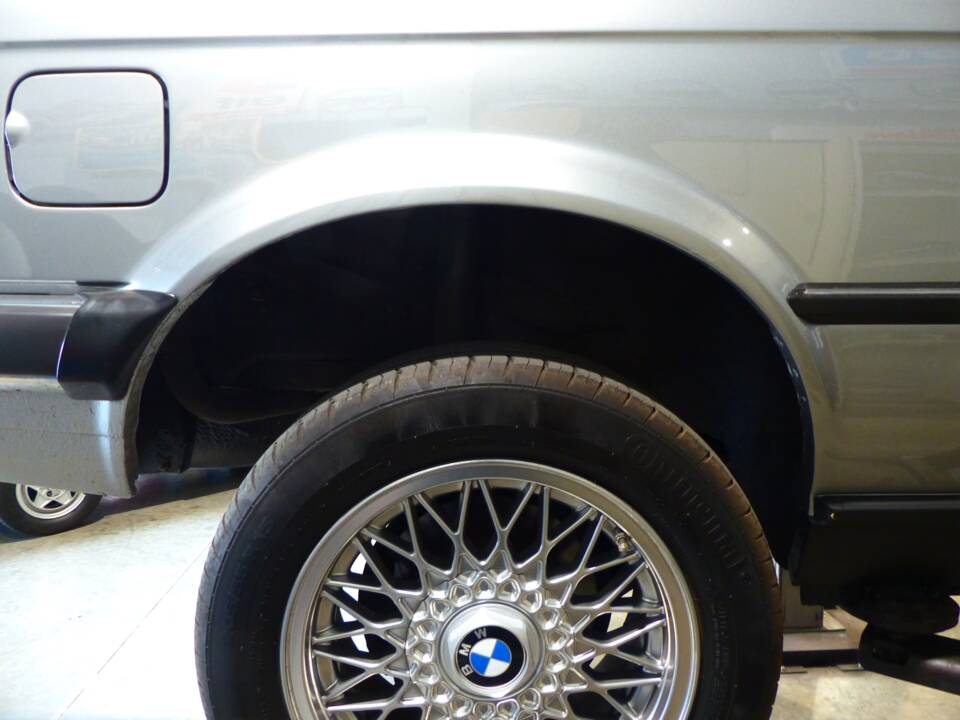 Image 38/71 of BMW 325i (1989)