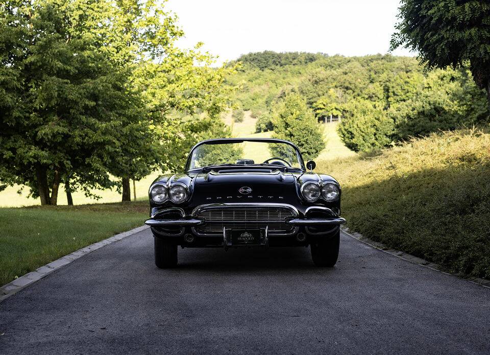Image 6/7 of Chevrolet Corvette (1961)