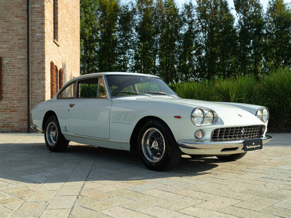 Bild 2/50 von Ferrari 330 GT 2+2 (1964)