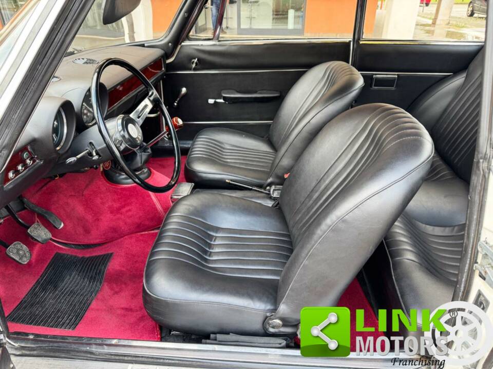 Bild 10/10 von Alfa Romeo Giulia 1300 GT Junior (1972)