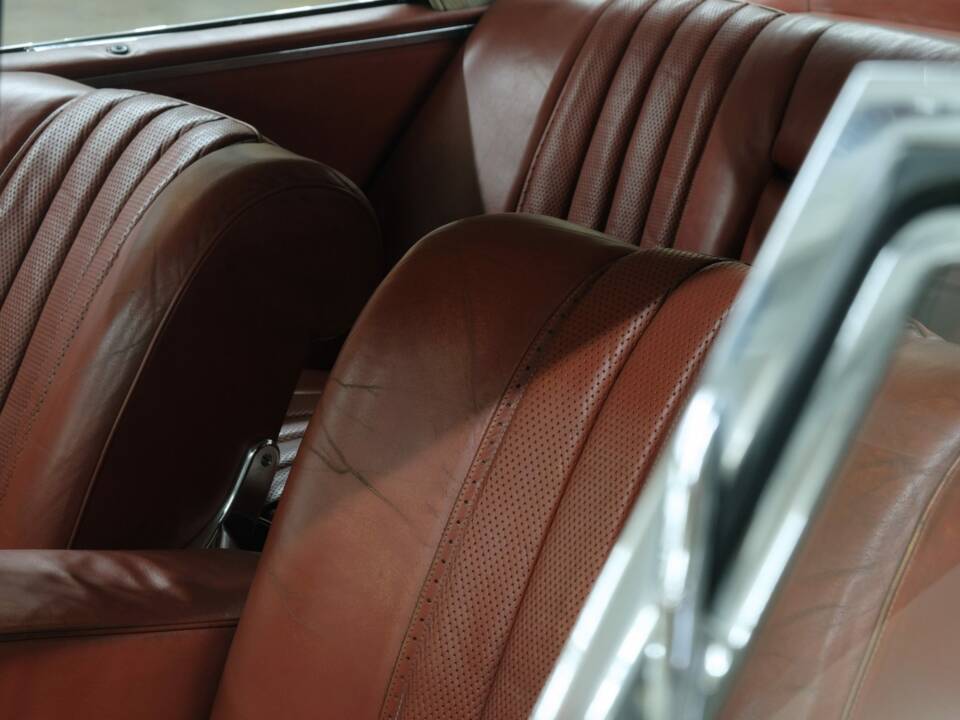 Image 24/50 of Mercedes-Benz 300 SE (1966)