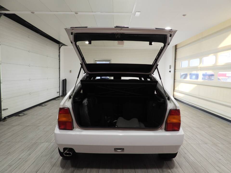 Image 11/15 of Lancia Delta HF Integrale Evoluzione I &quot;Martini 5&quot; (1992)