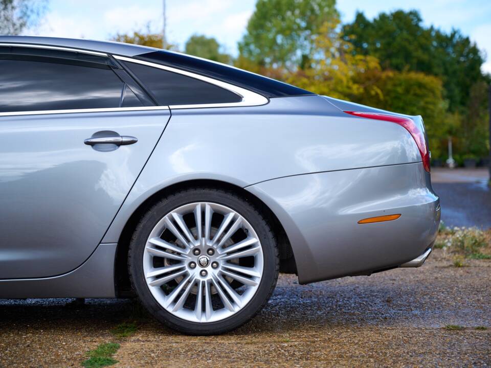 Bild 13/50 von Jaguar XJ 5.0 (2010)