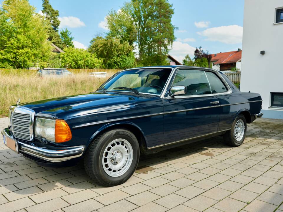 Bild 4/99 von Mercedes-Benz 230 CE (1983)