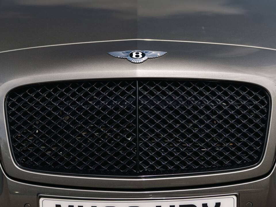 Immagine 21/50 di Bentley Continental GTC (2010)