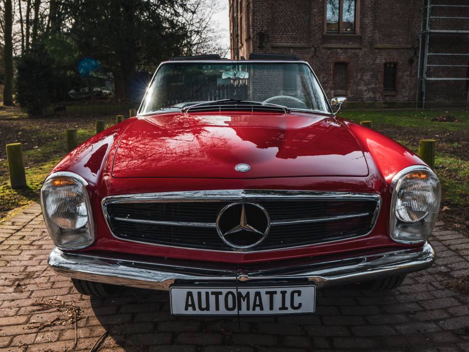 Imagen 2/50 de Mercedes-Benz 230 SL (1966)