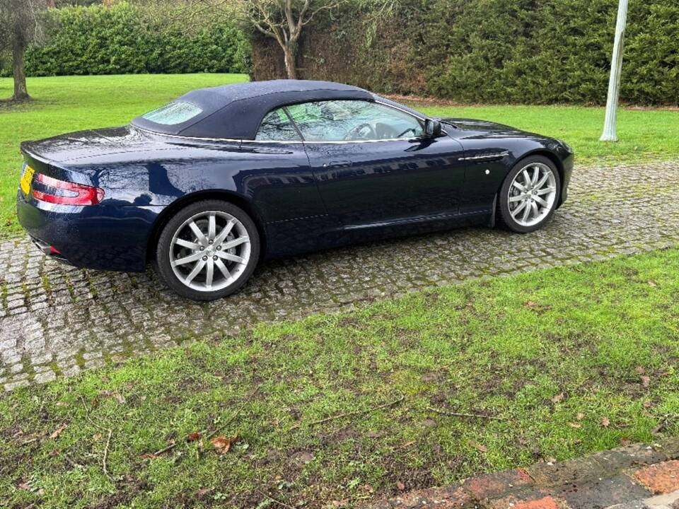 Image 17/48 of Aston Martin DB 9 Volante (2007)