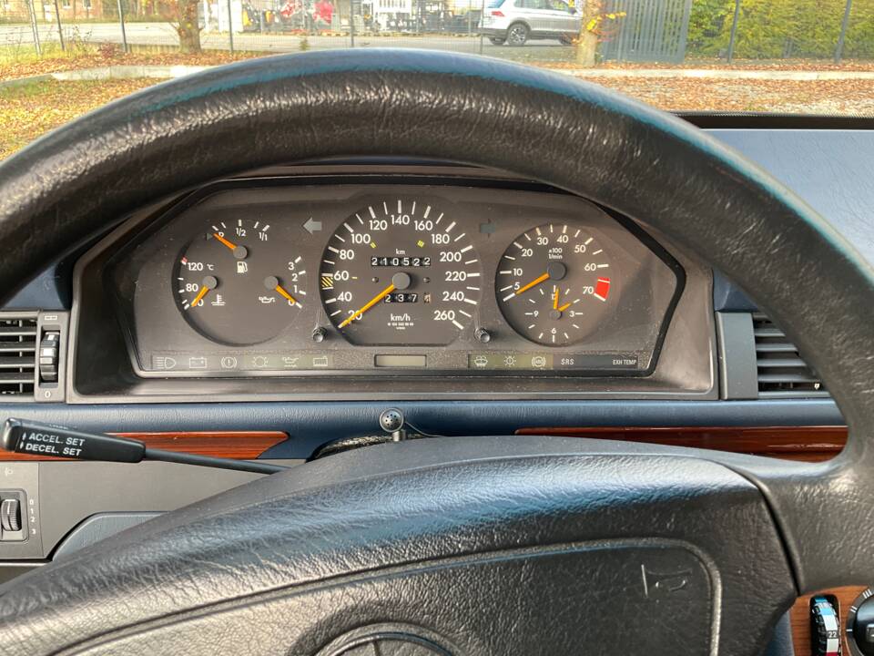 Image 59/149 of Mercedes-Benz 320 TE (1993)