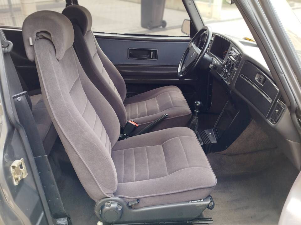 Image 45/51 of Saab 900 Turbo (1991)