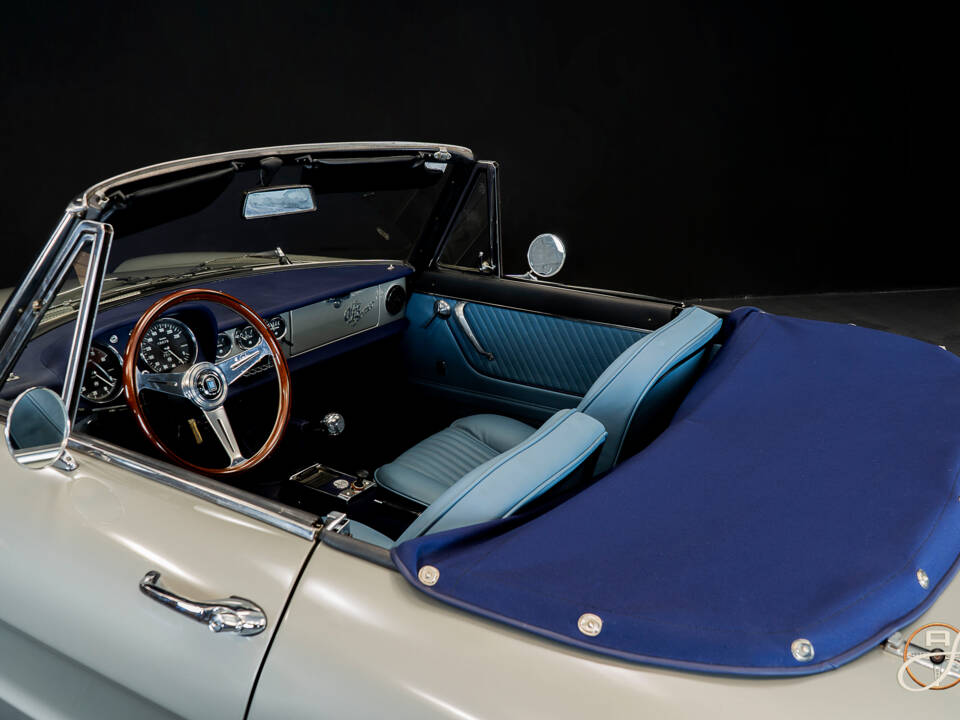 Image 16/22 of Alfa Romeo 1300 Spider Junior (1968)