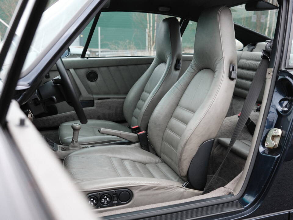 Image 37/97 of Porsche 911 Carrera 4 (1991)
