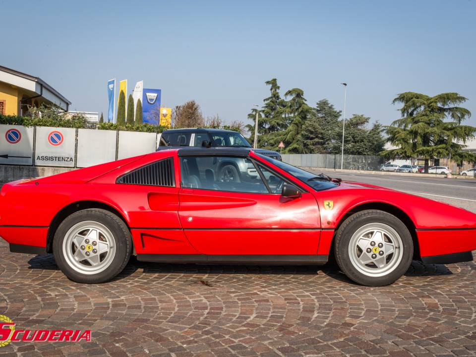 Image 6/49 de Ferrari 208 GTS Turbo (1989)