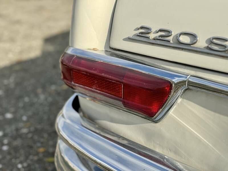 Image 7/50 of Mercedes-Benz 220 SE b (1963)