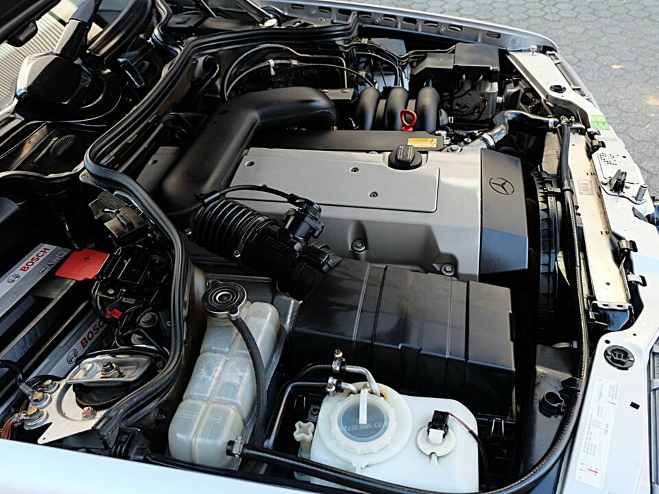 Image 65/74 of Mercedes-Benz E 320 (1997)