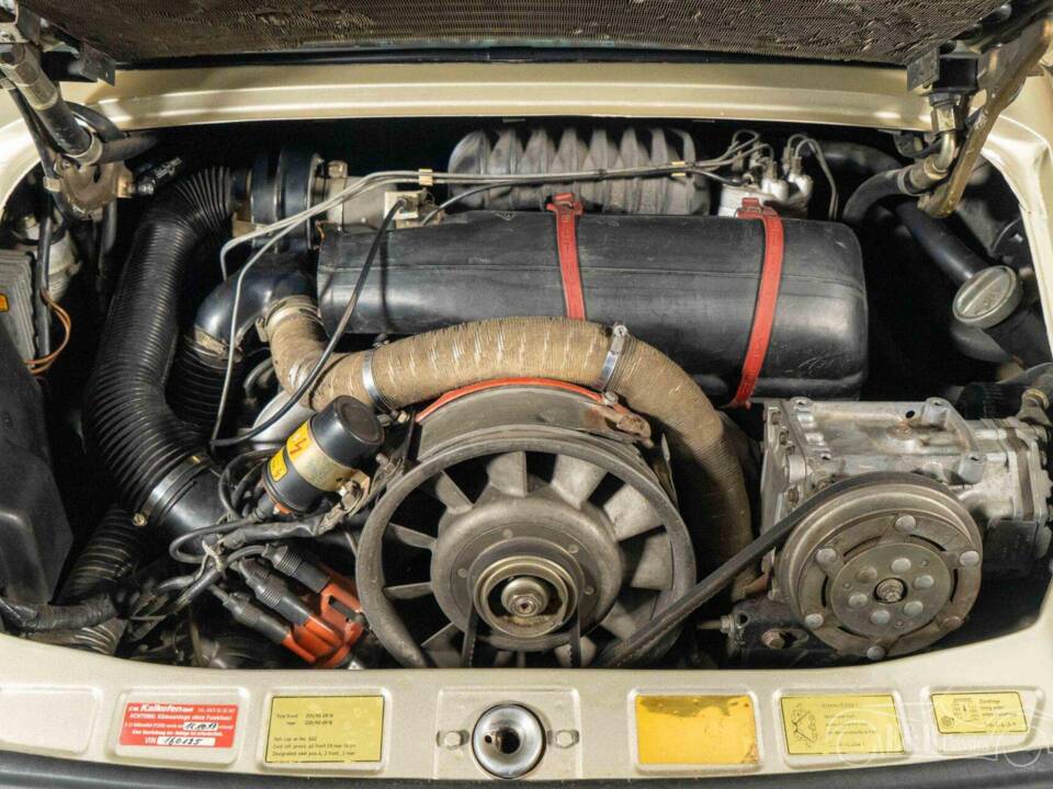 Image 5/19 of Porsche 911 SC 3.0 (1983)