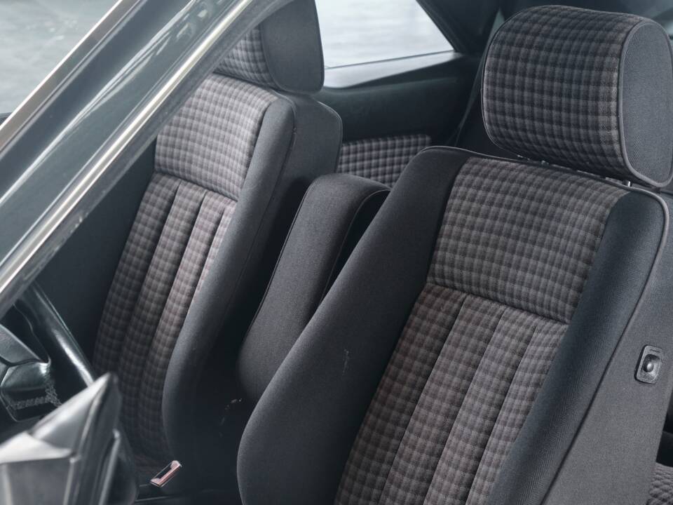Bild 42/50 von Mercedes-Benz 300 CE (1991)