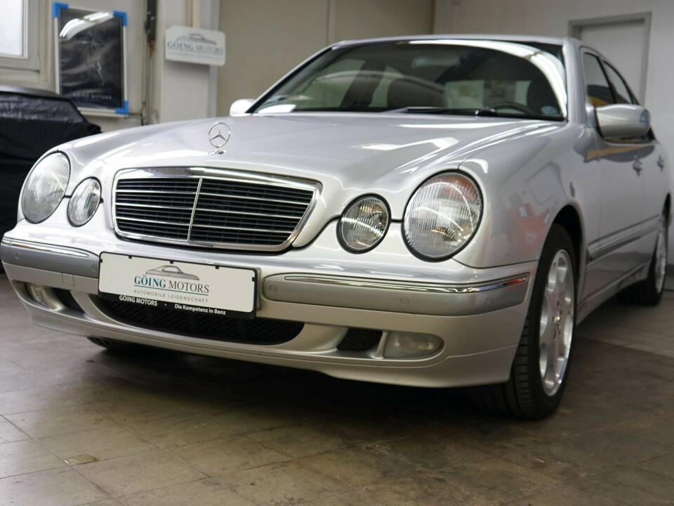 Bild 5/38 von Mercedes-Benz E 200 Kompressor (2001)