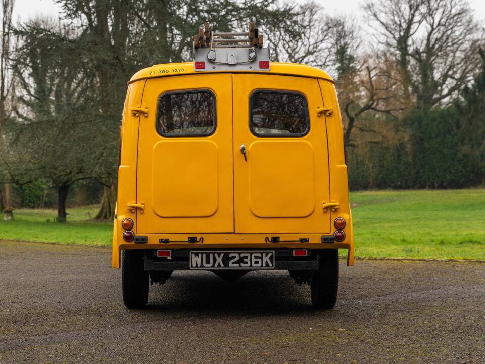 Image 24/50 of Morris Minor Van (1971)