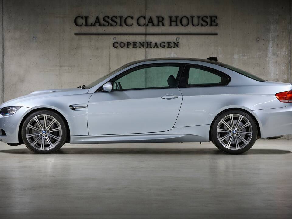 Image 5/100 of BMW M3 (2006)