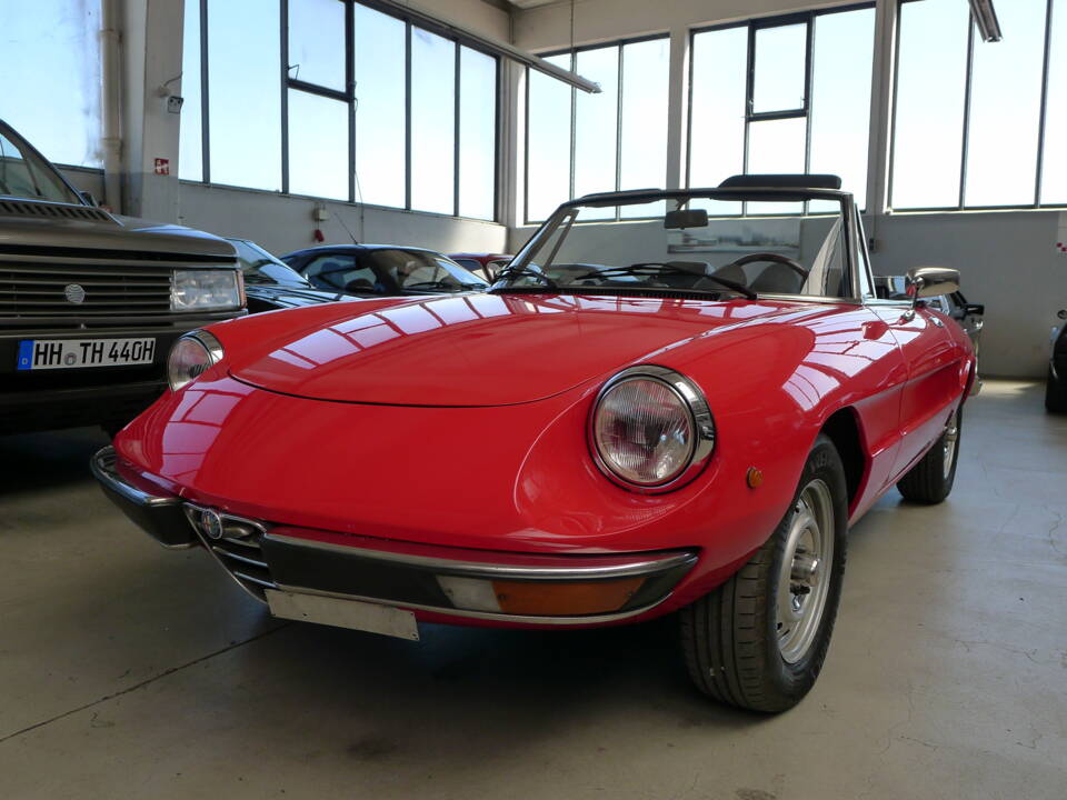 Image 23/36 of Alfa Romeo 2000 Spider Veloce (1982)