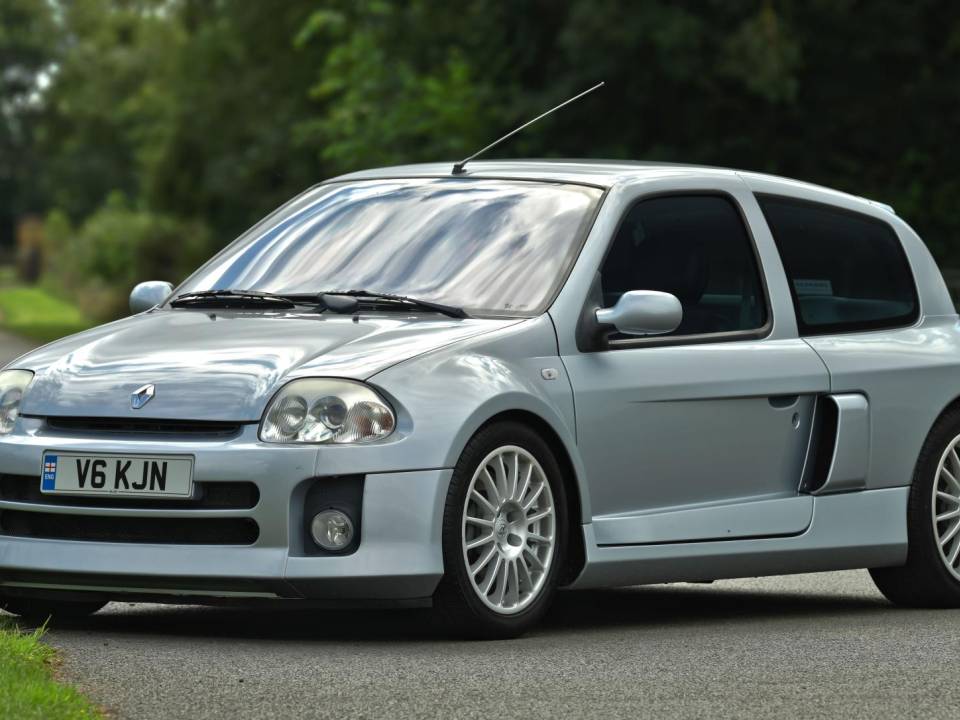 Image 13/50 of Renault Clio II V6 (1900)