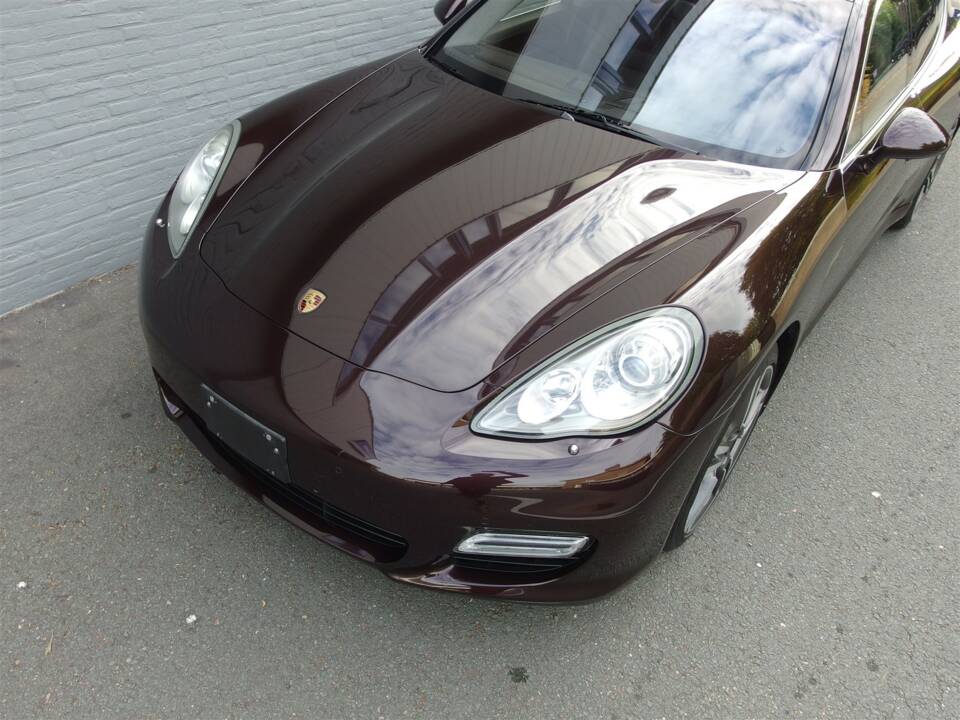 Bild 9/98 von Porsche Panamera Turbo (2009)