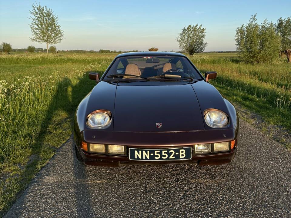 Image 2/8 de Porsche 928 (1981)