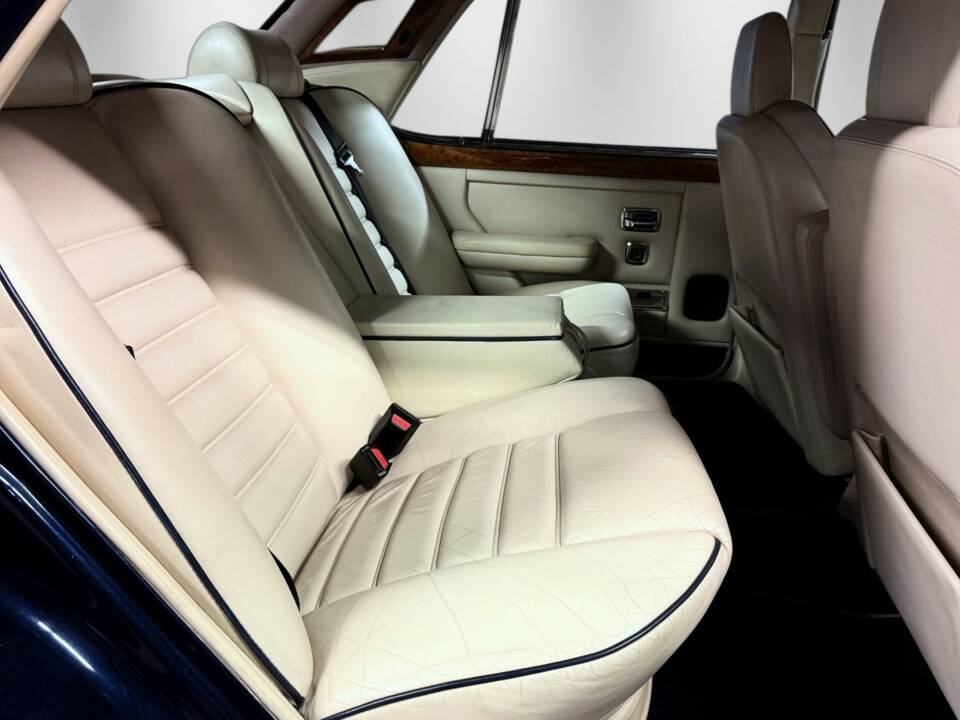 Image 19/24 of Bentley Turbo R (1989)