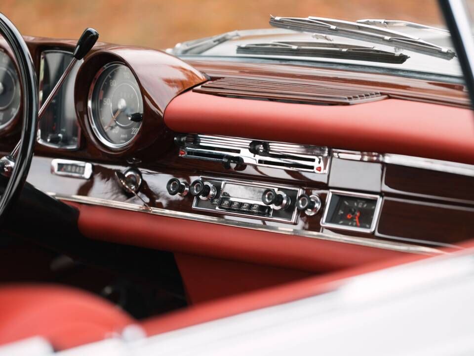 Bild 32/40 von Mercedes-Benz 300 SE (1965)