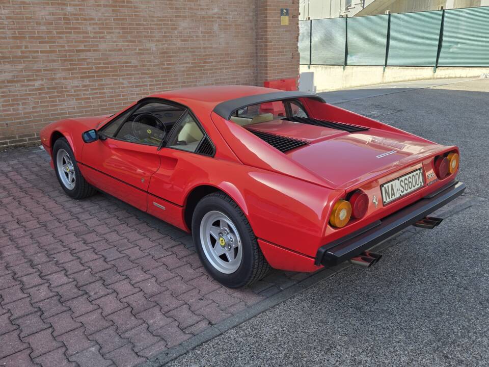 Image 22/95 of Ferrari 308 GTBi Quattrovalvole (1984)