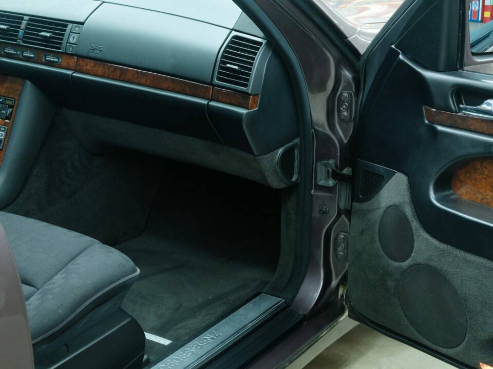 Bild 37/50 von Mercedes-Benz 400 SE (1991)