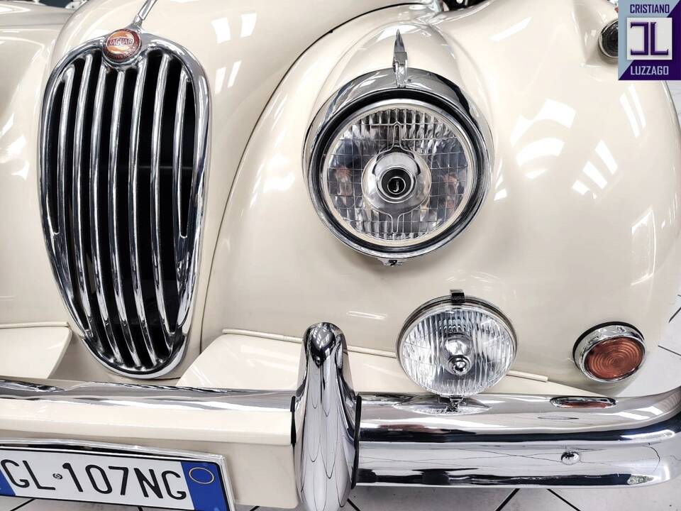 Image 15/74 of Jaguar XK 140 OTS (1956)