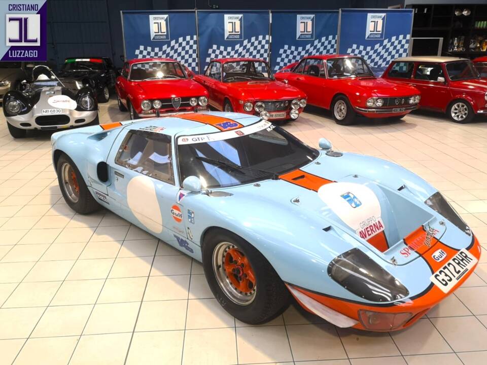 Image 11/50 of Ford GT40 (1966)